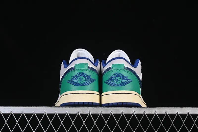 All categories Air Jordan Jordan series basketball shoes Air Jordan 1 Low G version pure original Air Jordan 1 Low AJ1 Joe 1 blue and green color matching low-top cultural casual sneakers 553558-147